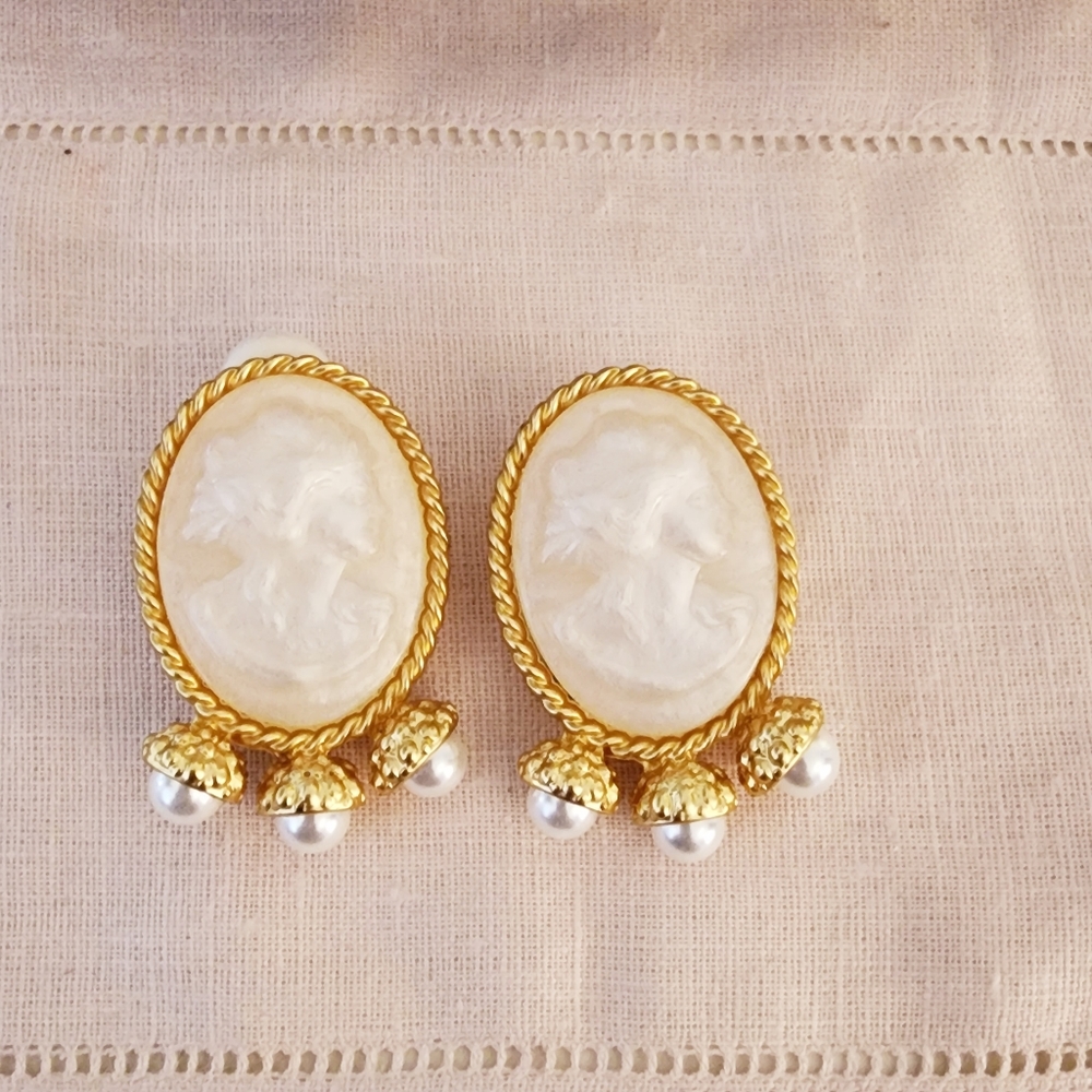 Vintage Cameo Earrings